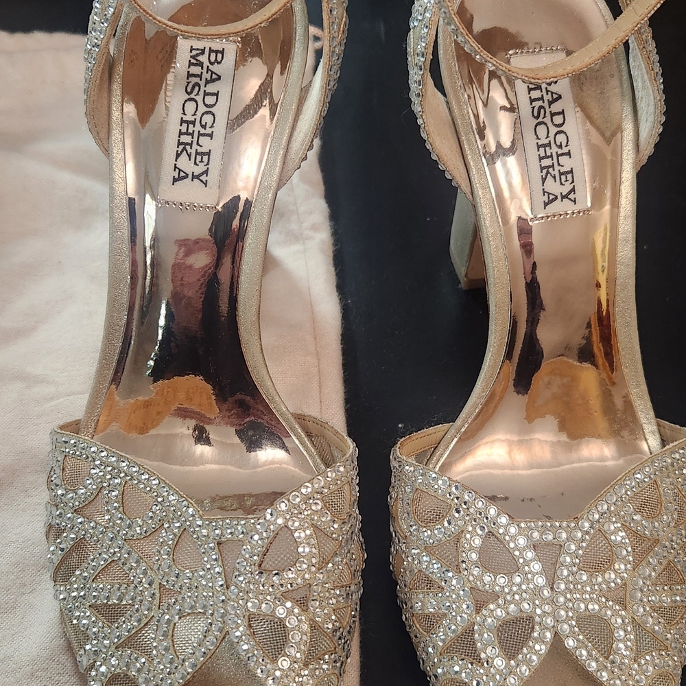 Badgley Mischka Gold Women's Shoes Size 7. Worn 1 Time